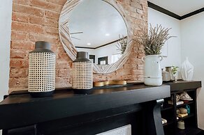 Cozy 6BR Home Near Plaza Dist -sleeps 15