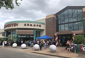 Comfy House With Fenced Yard I Step to Plaza Dist