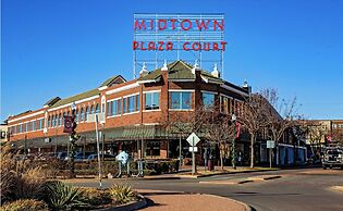 Comfy House With Fenced Yard I Step to Plaza Dist