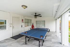Pompano Gem 1 mi to Beach 12 Pickleball Courts