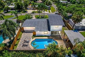 Pompano Gem 1 mi to Beach 12 Pickleball Courts