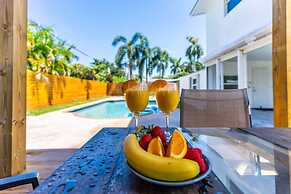 Pompano Gem 1 mi to Beach 12 Pickleball Courts