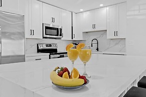 Pompano Gem 1 mi to Beach 12 Pickleball Courts