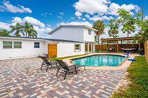 Pompano Gem 1 mi to Beach 12 Pickleball Courts