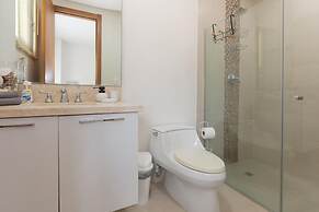 The Spacious Condo by Acomodo