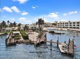 5 Beautiful 4 Bed 3 Bath Pool Home w Free Dock