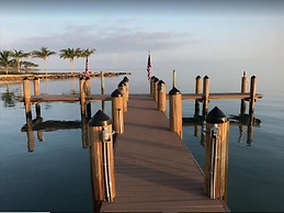 5 Beautiful 4 Bed 3 Bath Pool Home w Free Dock