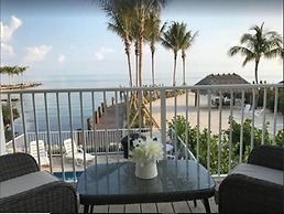 7 Waterfront 4bed 3bath Pool Home