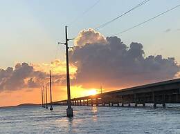 7 Waterfront 4bed 3bath Pool Home