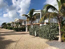 2 Beautiful 4 Bed 3 Bath Pool Home w Free Dock