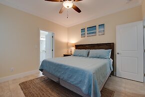 2 Beautiful 4 Bed 3 Bath Pool Home w Free Dock