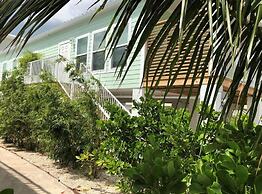 2 Beautiful 4 Bed 3 Bath Pool Home w Free Dock