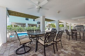 2 Beautiful 4 Bed 3 Bath Pool Home w Free Dock