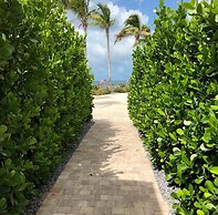 3 Beautiful 4 Bed 3 Bath Pool Home w Free Dock