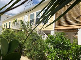 3 Beautiful 4 Bed 3 Bath Pool Home w Free Dock