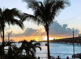 8 Waterfront 4 Bed 3 Bath Pool Home w Free Dock