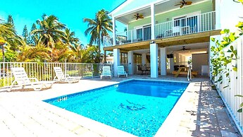 8 Waterfront 4 Bed 3 Bath Pool Home w Free Dock