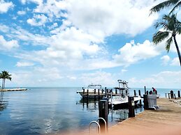 8 Waterfront 4 Bed 3 Bath Pool Home w Free Dock