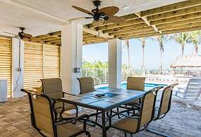 8 Waterfront 4 Bed 3 Bath Pool Home w Free Dock