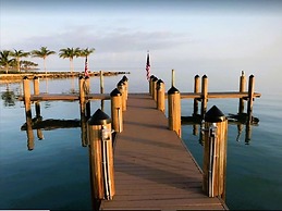 8 Waterfront 4 Bed 3 Bath Pool Home w Free Dock