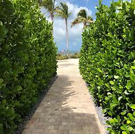 4 Beautiful 4 Bed 3 Bath Pool Home w Free Dock