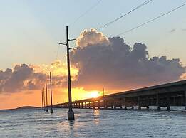 4 Beautiful 4 Bed 3 Bath Pool Home w Free Dock