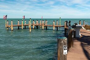 1 Beautiful 4 Bed 3 Bath Pool Home w Free Dock