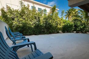 1 Beautiful 4 Bed 3 Bath Pool Home w Free Dock