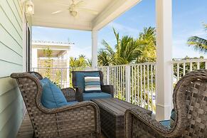 1 Beautiful 4 Bed 3 Bath Pool Home w Free Dock