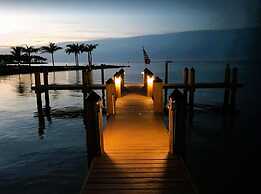 1 Beautiful 4 Bed 3 Bath Pool Home w Free Dock