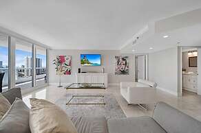 City and Bay View Condo - Walk to Science Museum