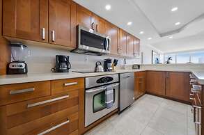 City and Bay View Condo - Walk to Science Museum