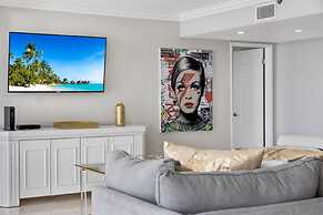 City and Bay View Condo - Walk to Science Museum