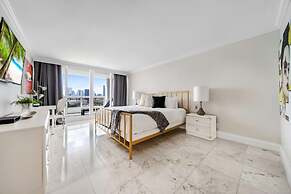 City and Bay View Condo - Walk to Science Museum