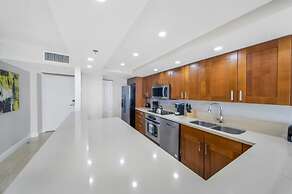 City and Bay View Condo - Walk to Science Museum