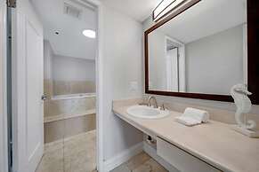 City and Bay View Condo - Walk to Science Museum