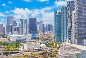 City and Bay View Condo - Walk to Science Museum