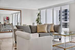 City and Bay View Condo - Walk to Science Museum