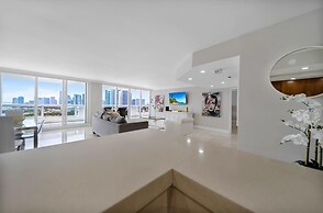 City and Bay View Condo - Walk to Science Museum