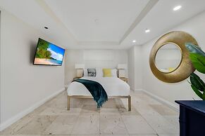 City and Bay View Condo - Walk to Science Museum