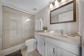 City and Bay View Condo - Walk to Science Museum