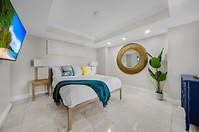 City and Bay View Condo - Walk to Science Museum