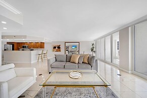 City and Bay View Condo - Walk to Science Museum