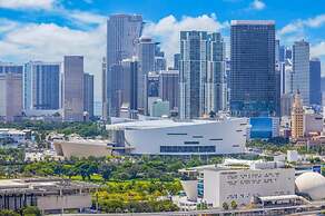City and Bay View Condo - Walk to Science Museum