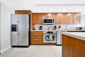 City and Bay View Condo - Walk to Science Museum