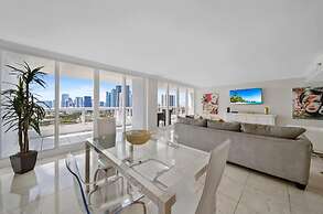 City and Bay View Condo - Walk to Science Museum