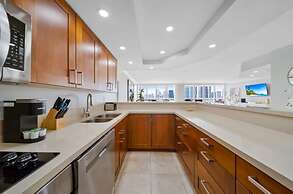 City and Bay View Condo - Walk to Science Museum