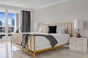 City and Bay View Condo - Walk to Science Museum