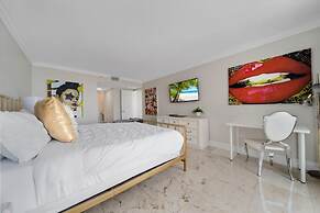 City and Bay View Condo - Walk to Science Museum