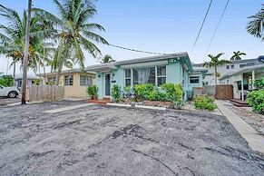 Palm Lined Oasis Walk To Beach Free Parking